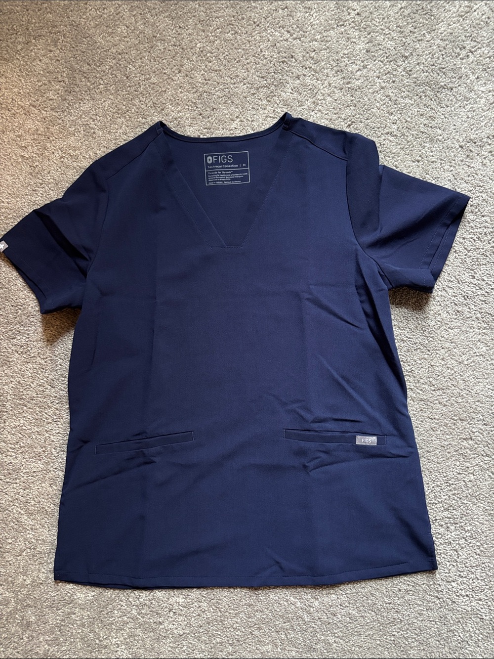 Figs Women's Short Sleeve V-Neck Scrub Top Navy (M)